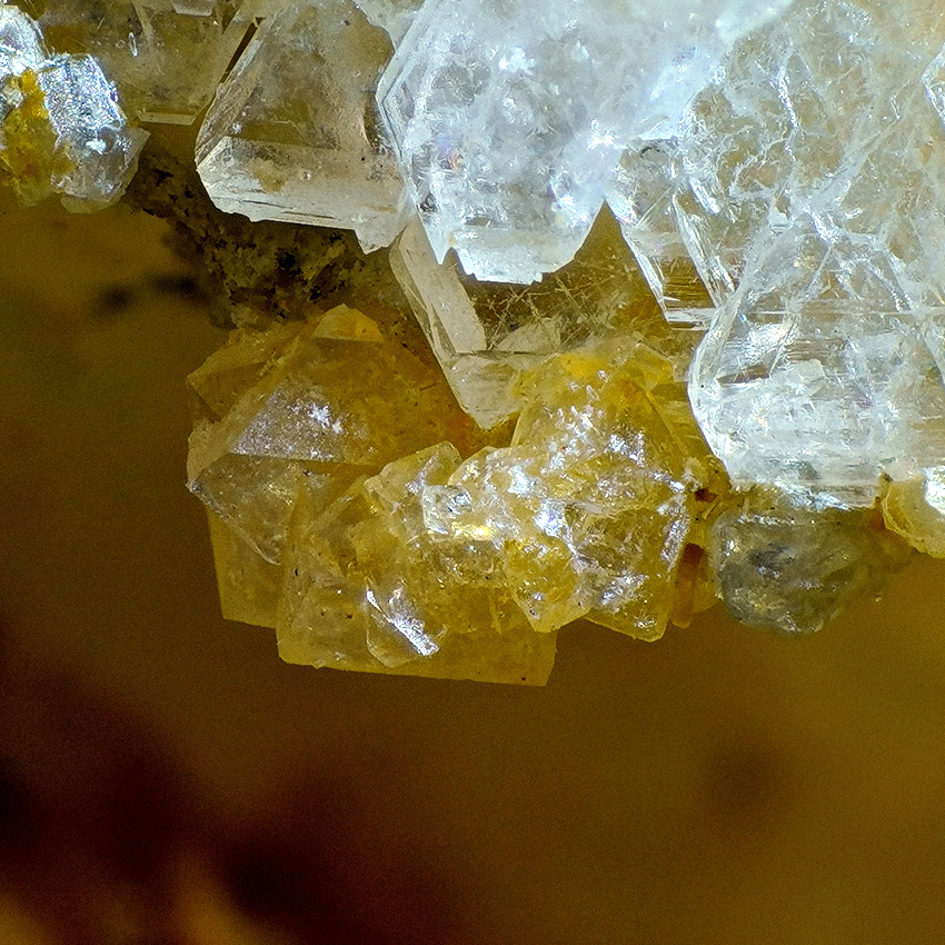 Zanazziite Kosnarite & Eosphorite On Albite