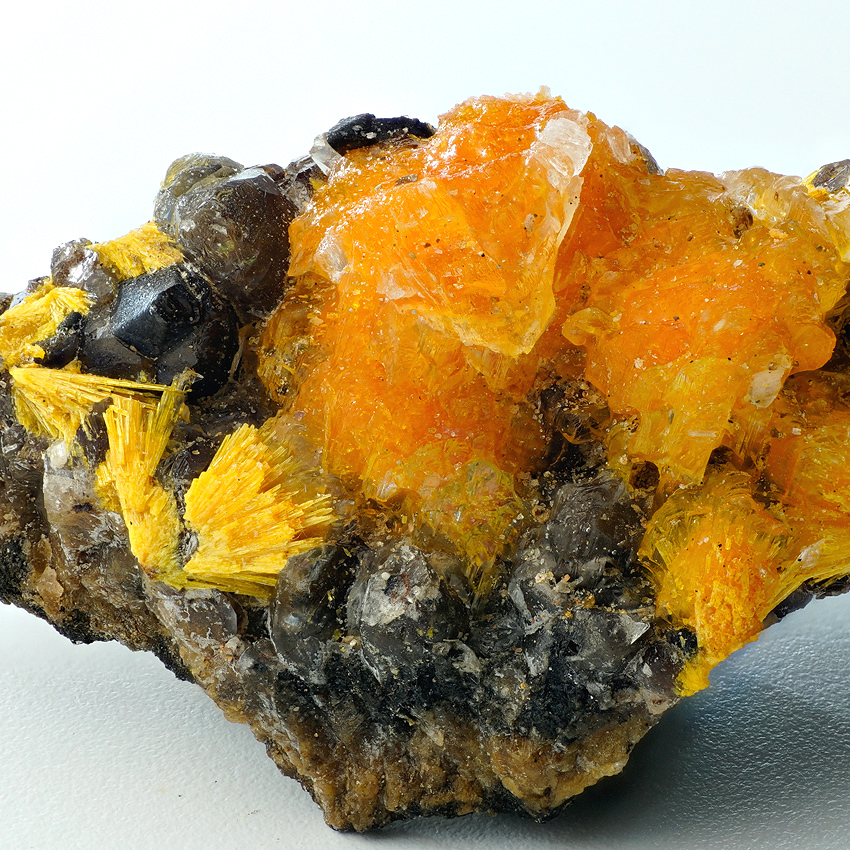 Boltwoodite & Hyalite