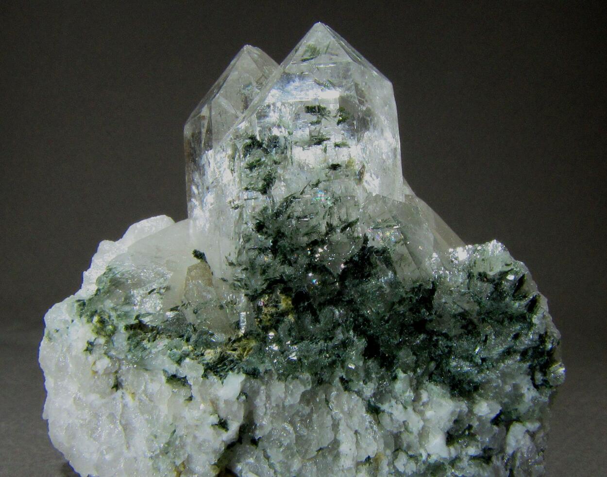 Quartz & Byssolite