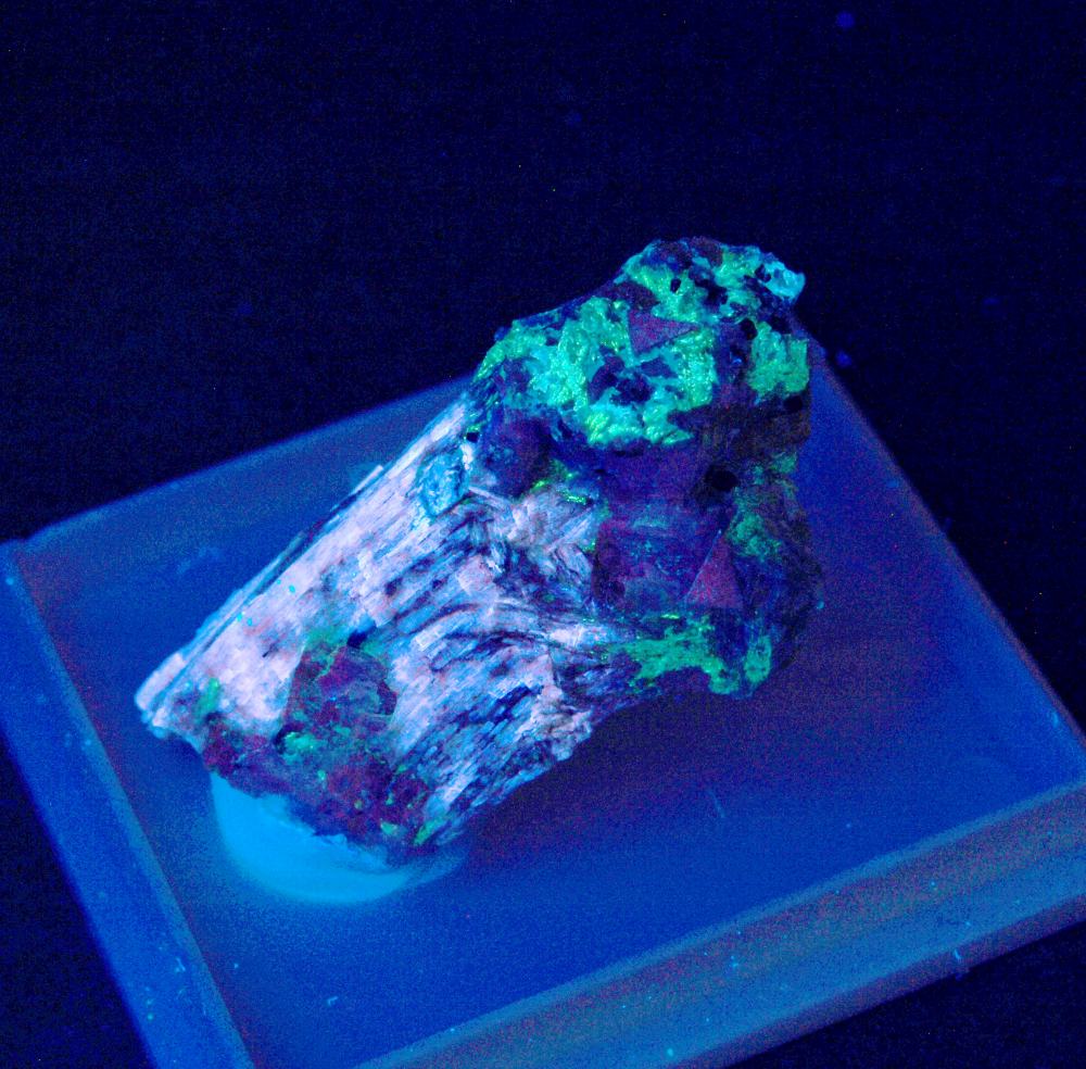 Agrellite & Ferri-katophorite