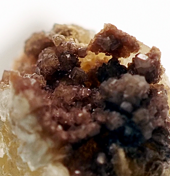 Zanazziite & Kosnarite