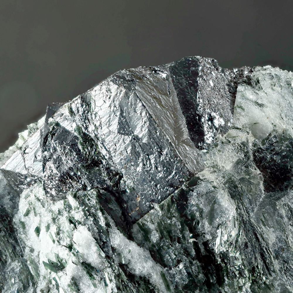 Paraumbite Eudialyte & Loparite