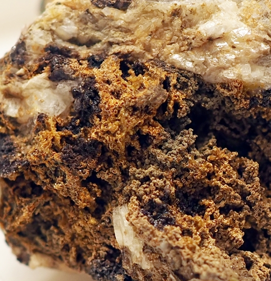 Laueite & Cyrilovite