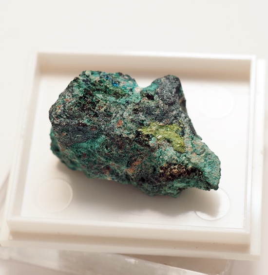 Demesmaekerite & Derriksite