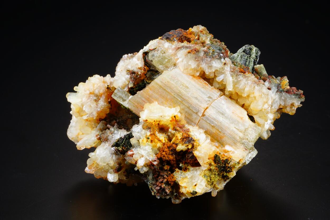 Apatite Actinolite & Stilbite