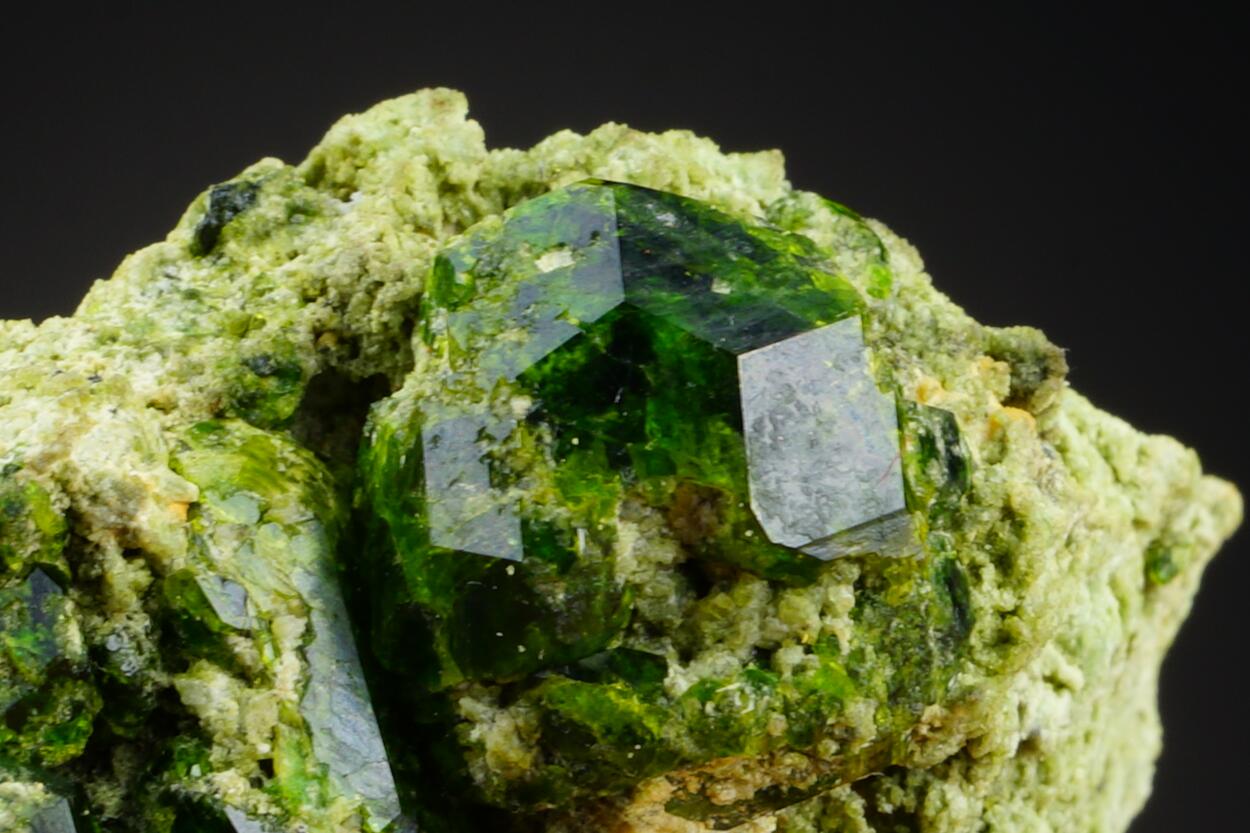 Garnet Var Demantoid