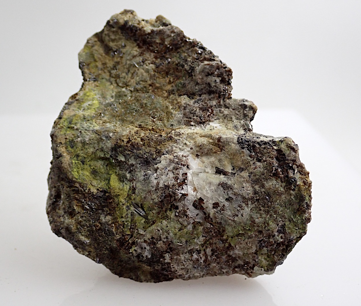 Scheelite Garnet Wolframite & Powellite
