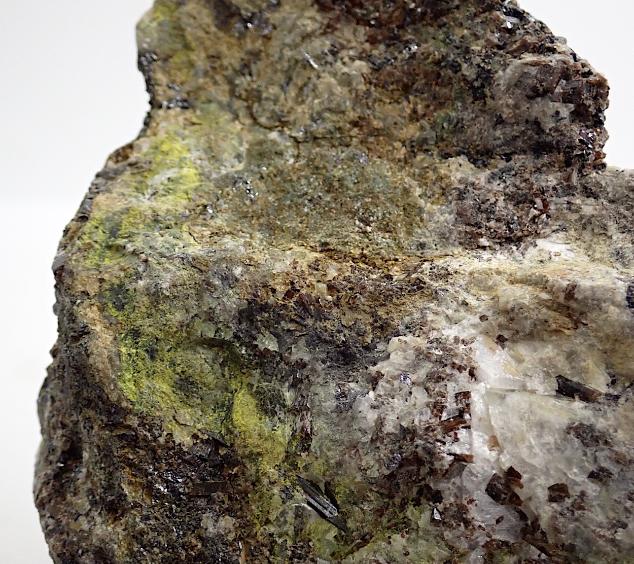 Scheelite Garnet Wolframite & Powellite