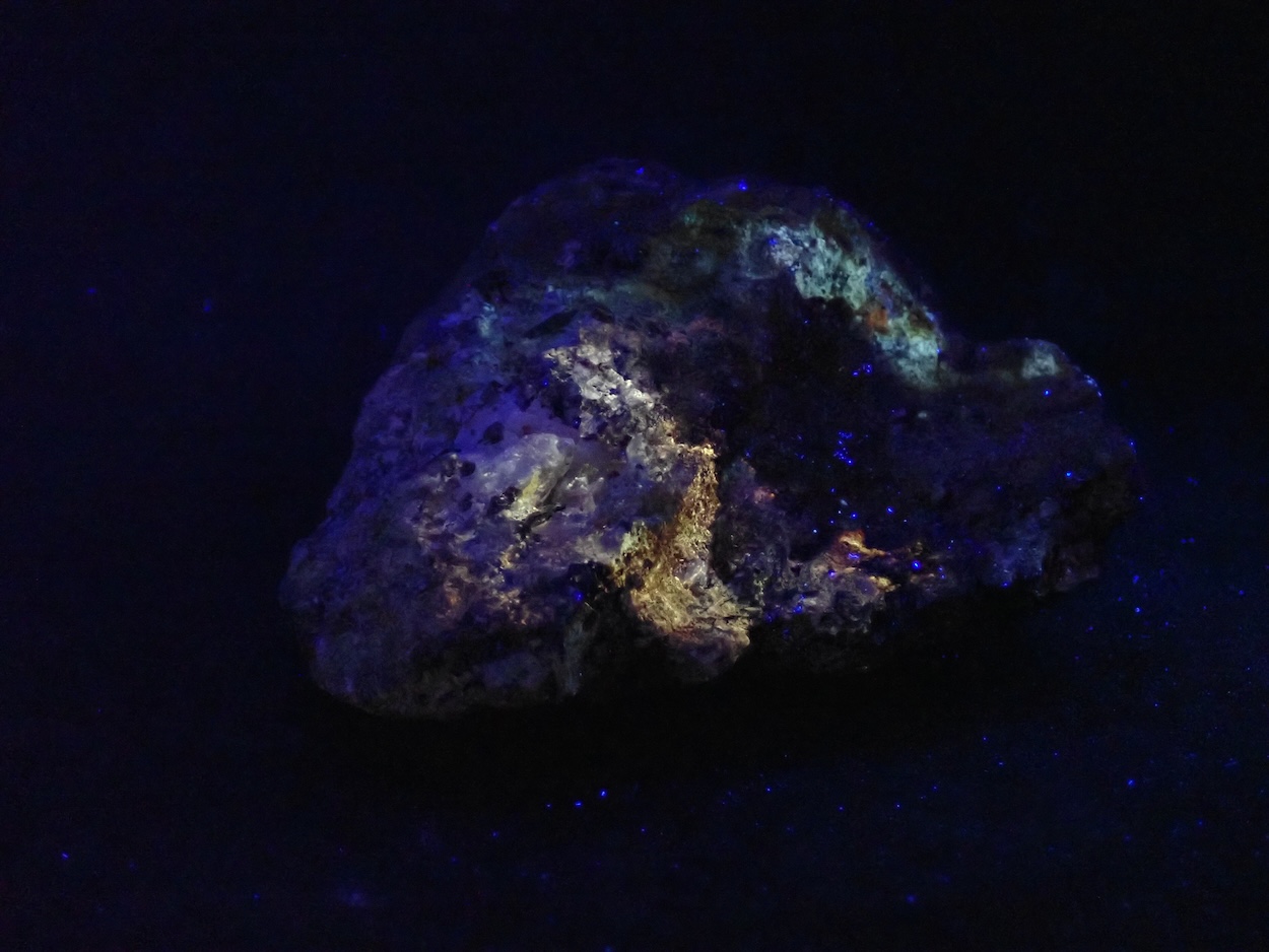 Scheelite Garnet Wolframite & Powellite