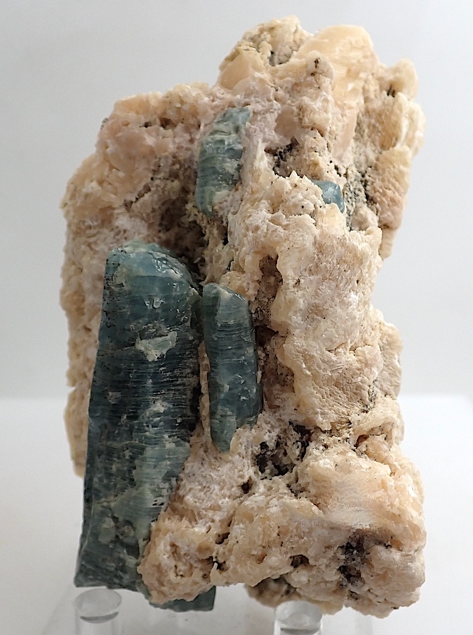 Fluorapatite In Calcite