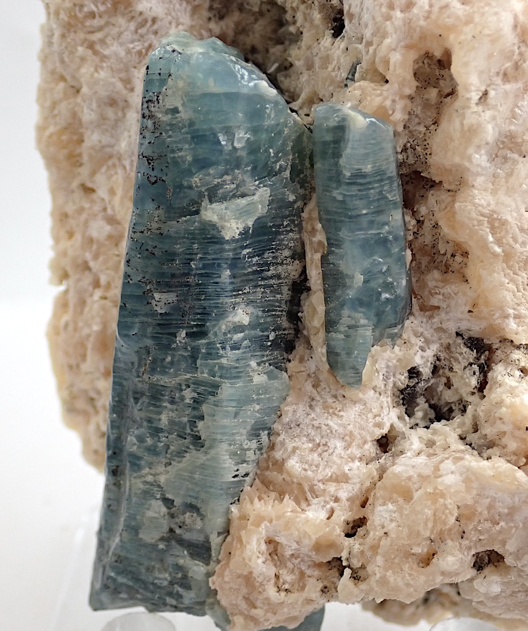 Fluorapatite In Calcite