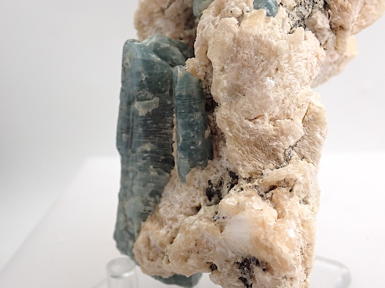 Fluorapatite In Calcite