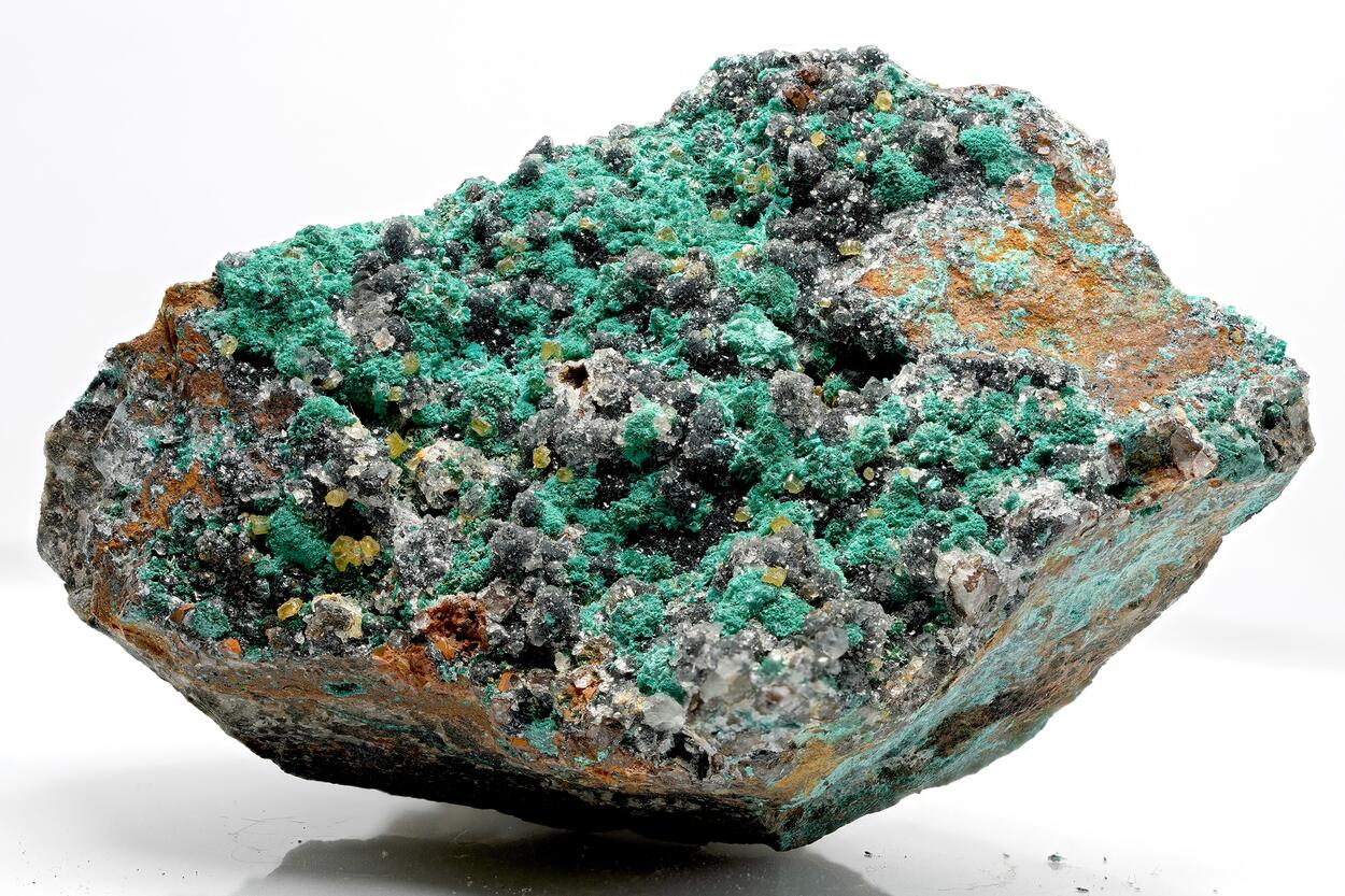 Powellite With Brochantite