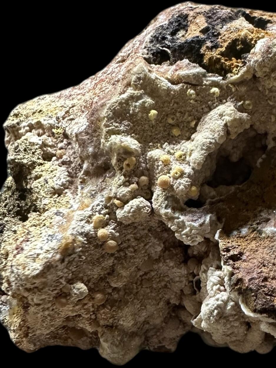 Vanadinite On Hemimorphite