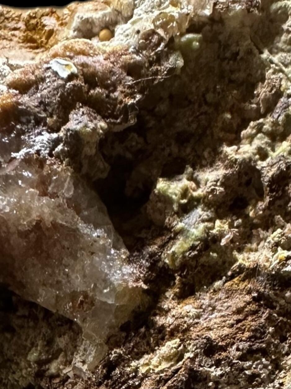 Vanadinite On Hemimorphite