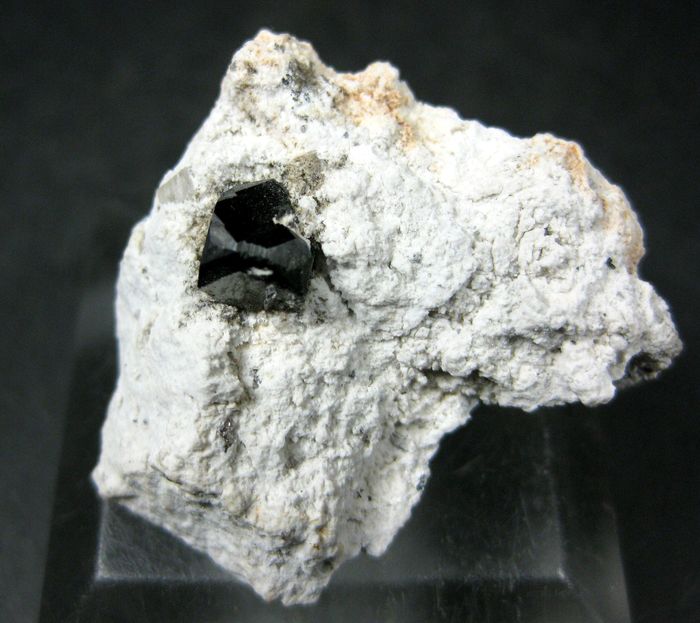 Bixbyite