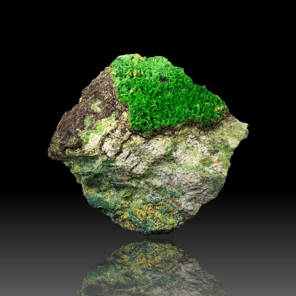 Soddyite Cuprosklodowskite Vandenbrandeite