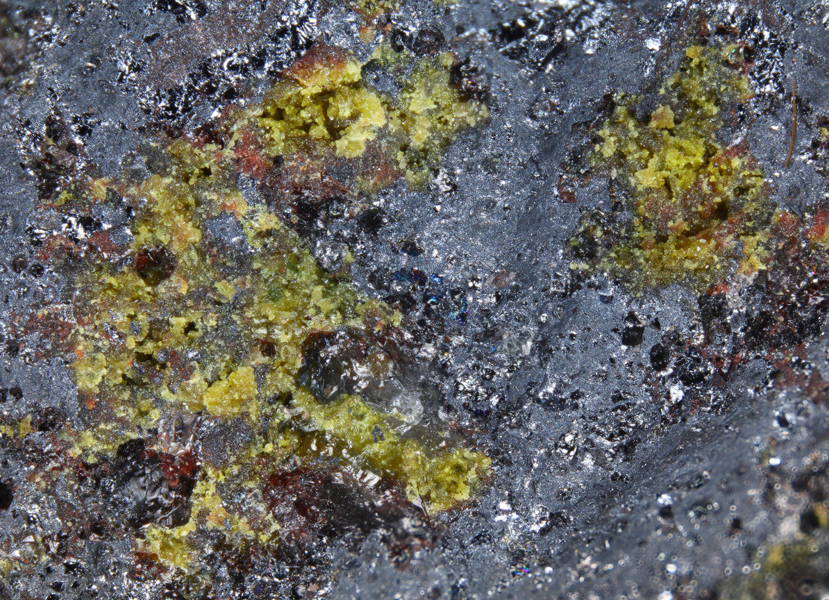 Betpakdalite-CaMg & Sewardite