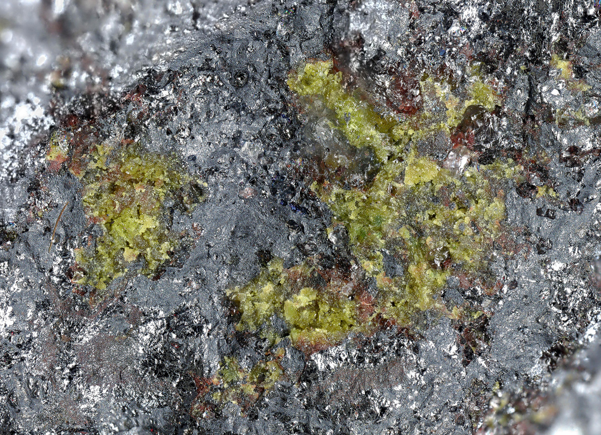 Betpakdalite-CaMg & Sewardite