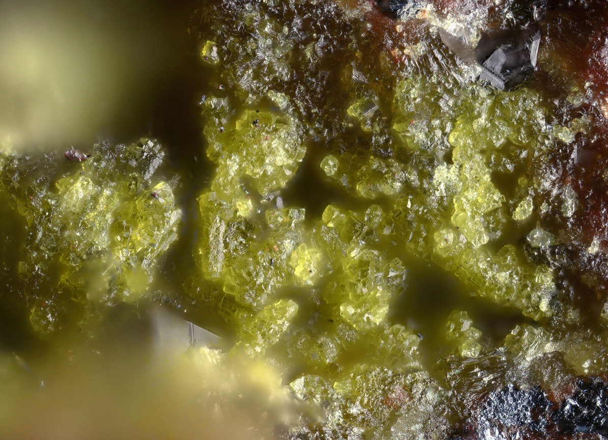 Betpakdalite-CaMg & Sewardite