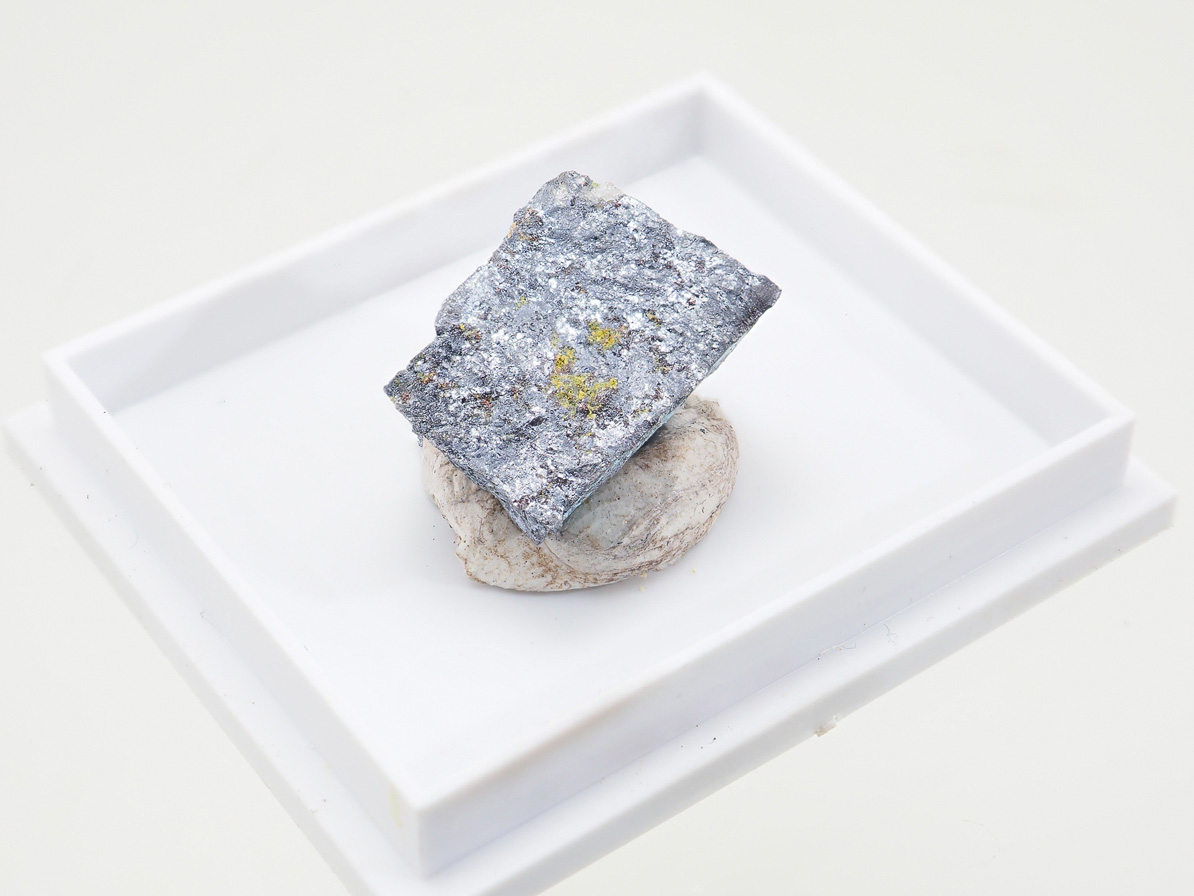 Betpakdalite-CaMg & Sewardite