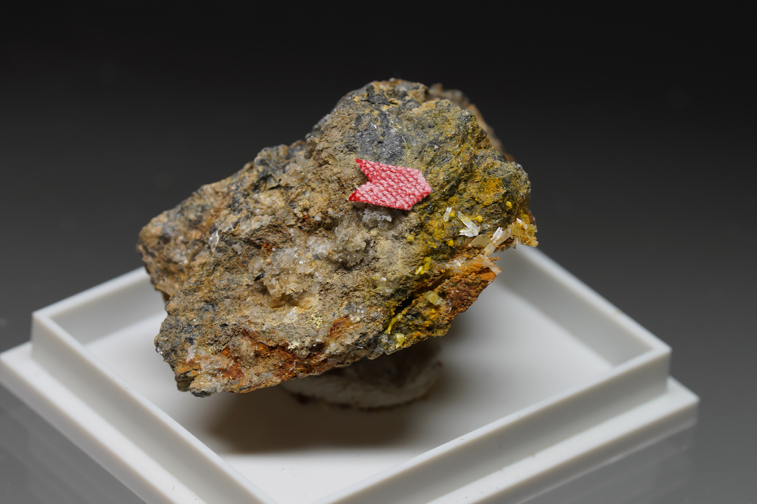 Chukhrovite-(Y) & Blatonite