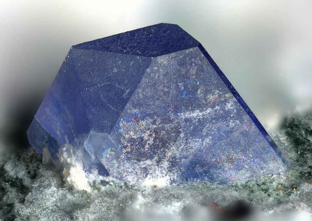 Benitoite Joaquinite-(Ce) & Neptunite