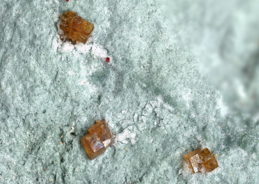 Benitoite Joaquinite-(Ce) & Neptunite