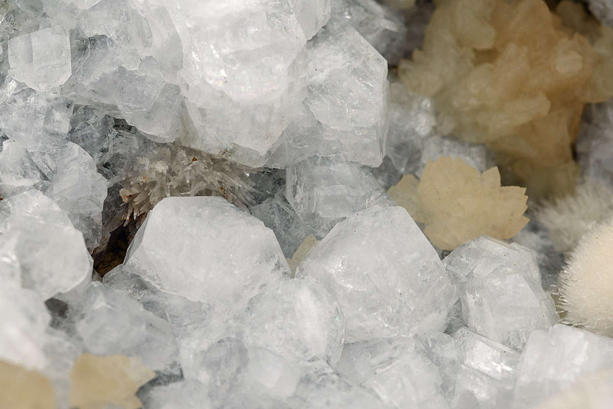 Phillipsite Thomsonite Mesolite & Calcite