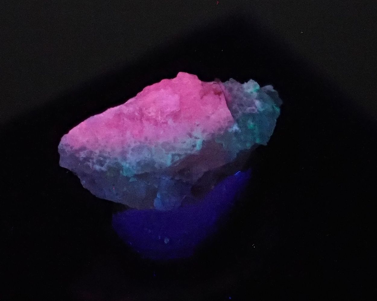 Tugtupite