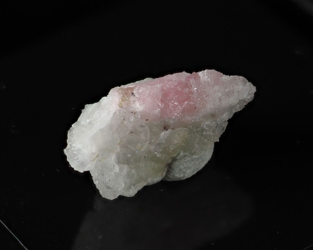 Tugtupite