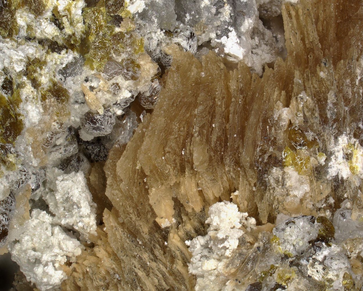 Roweite With Olshanskyite