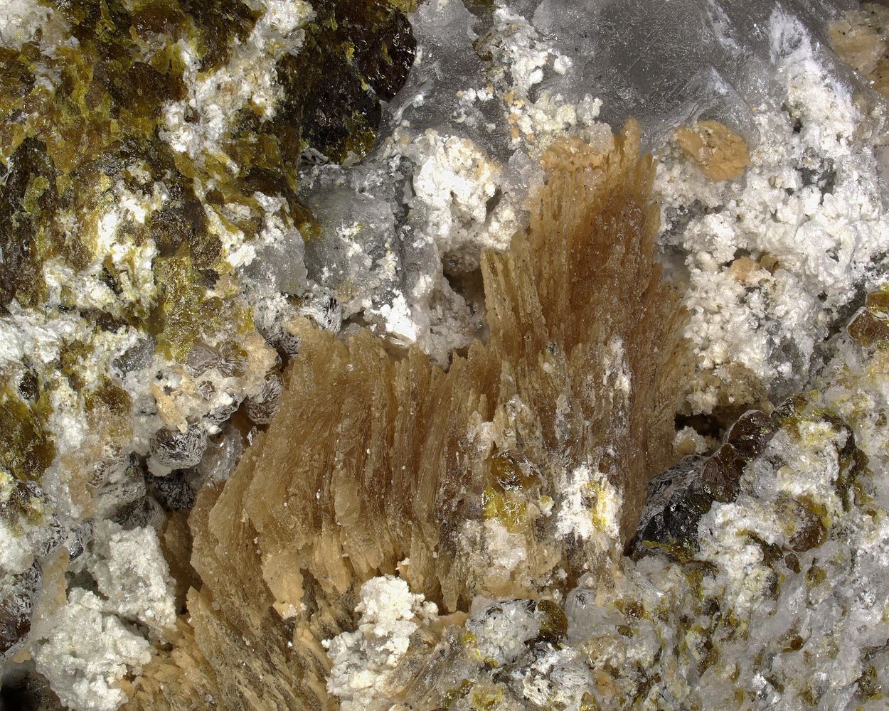 Roweite With Olshanskyite