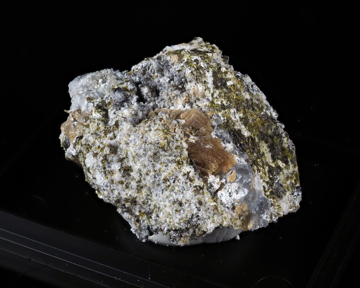 Roweite With Olshanskyite