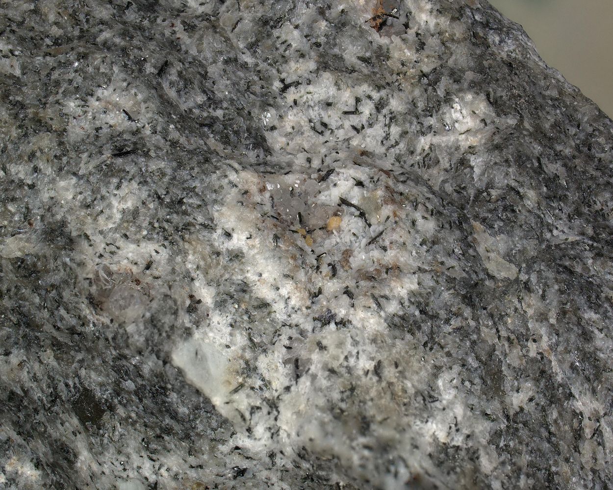 Tsepinite-Na & Labuntsovite-Mn