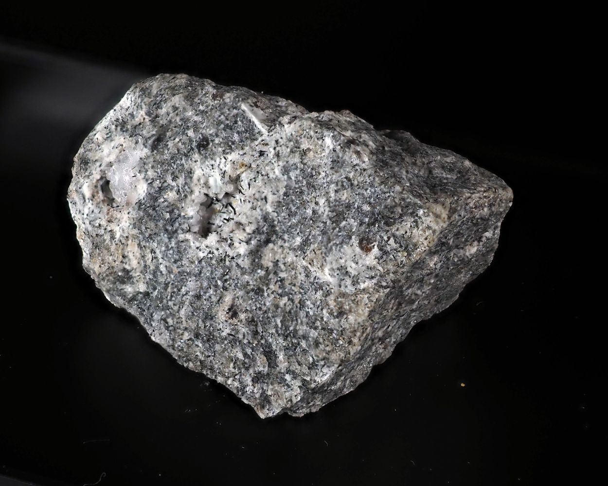 Tsepinite-Na & Labuntsovite-Mn