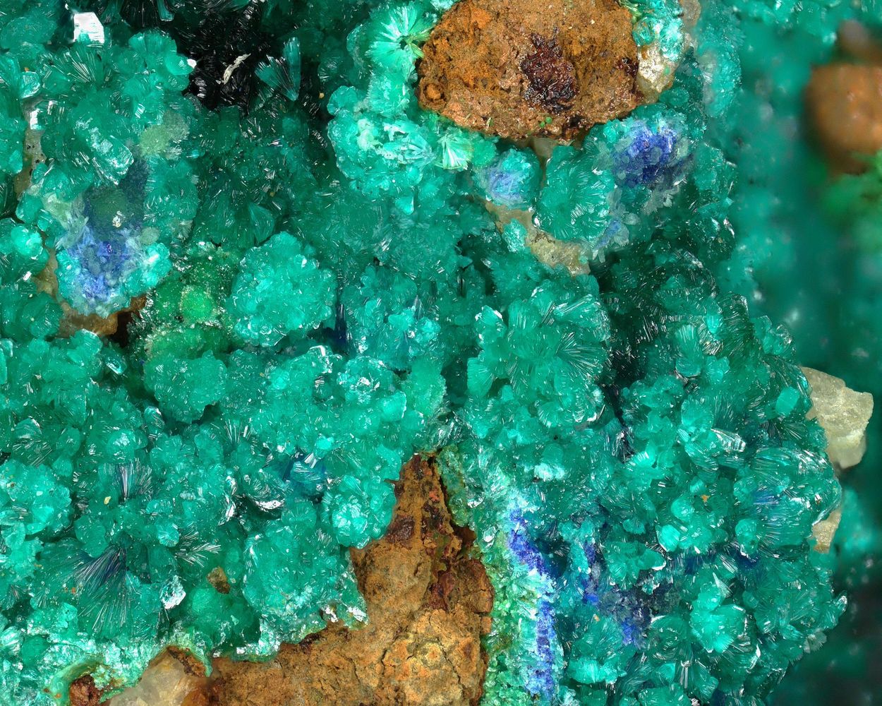 Tangdanite