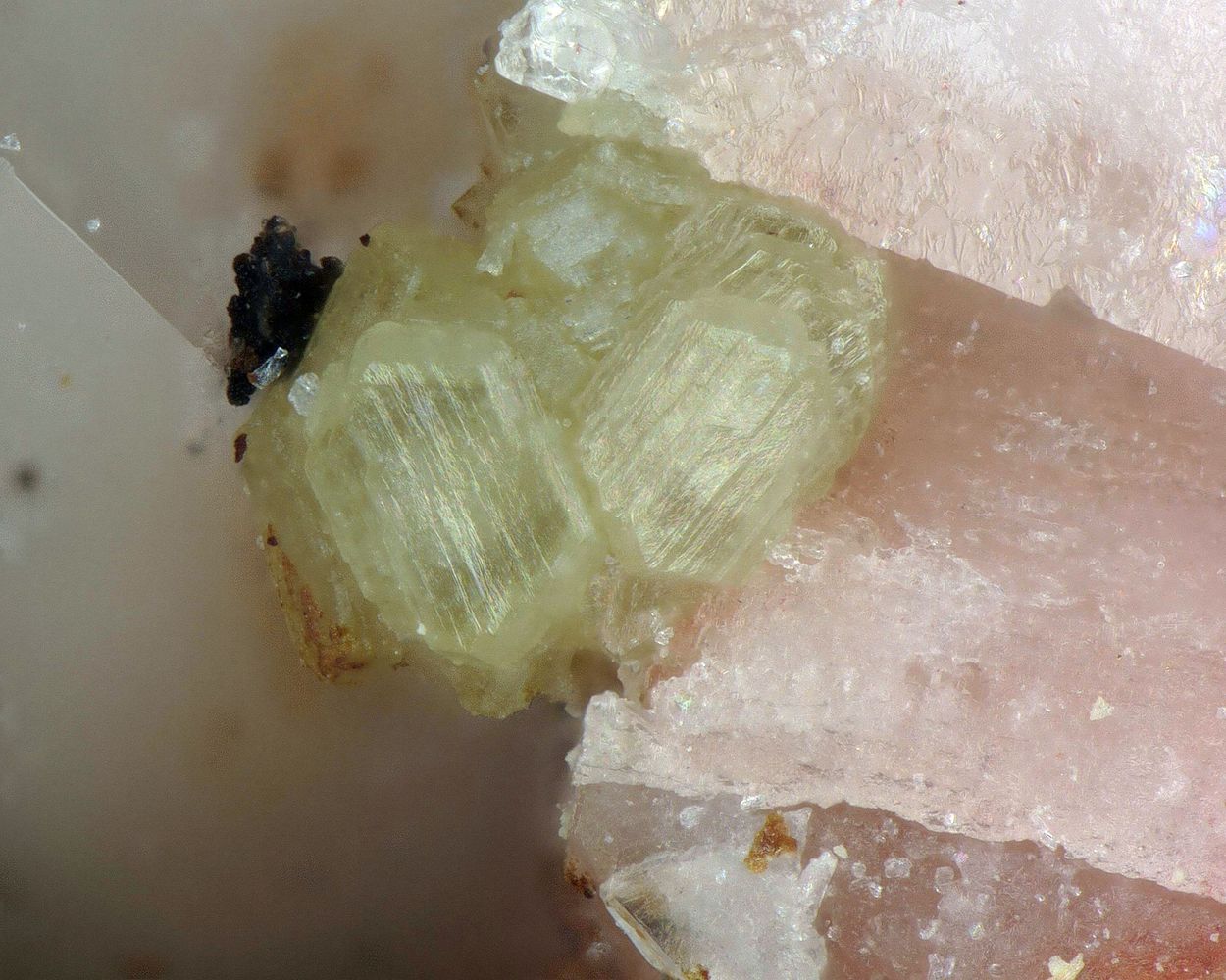 Hingganite-(Y)