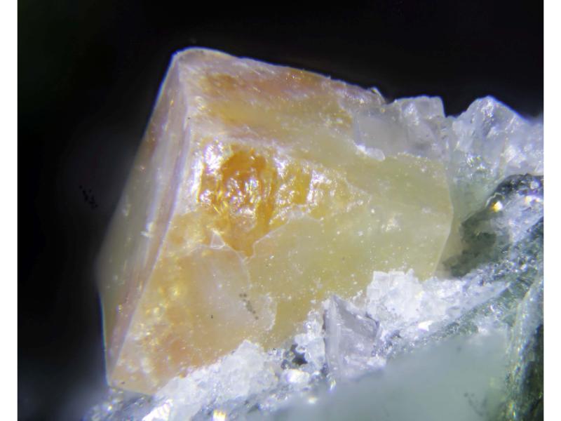 Svanbergite & Magnesite & Uvite