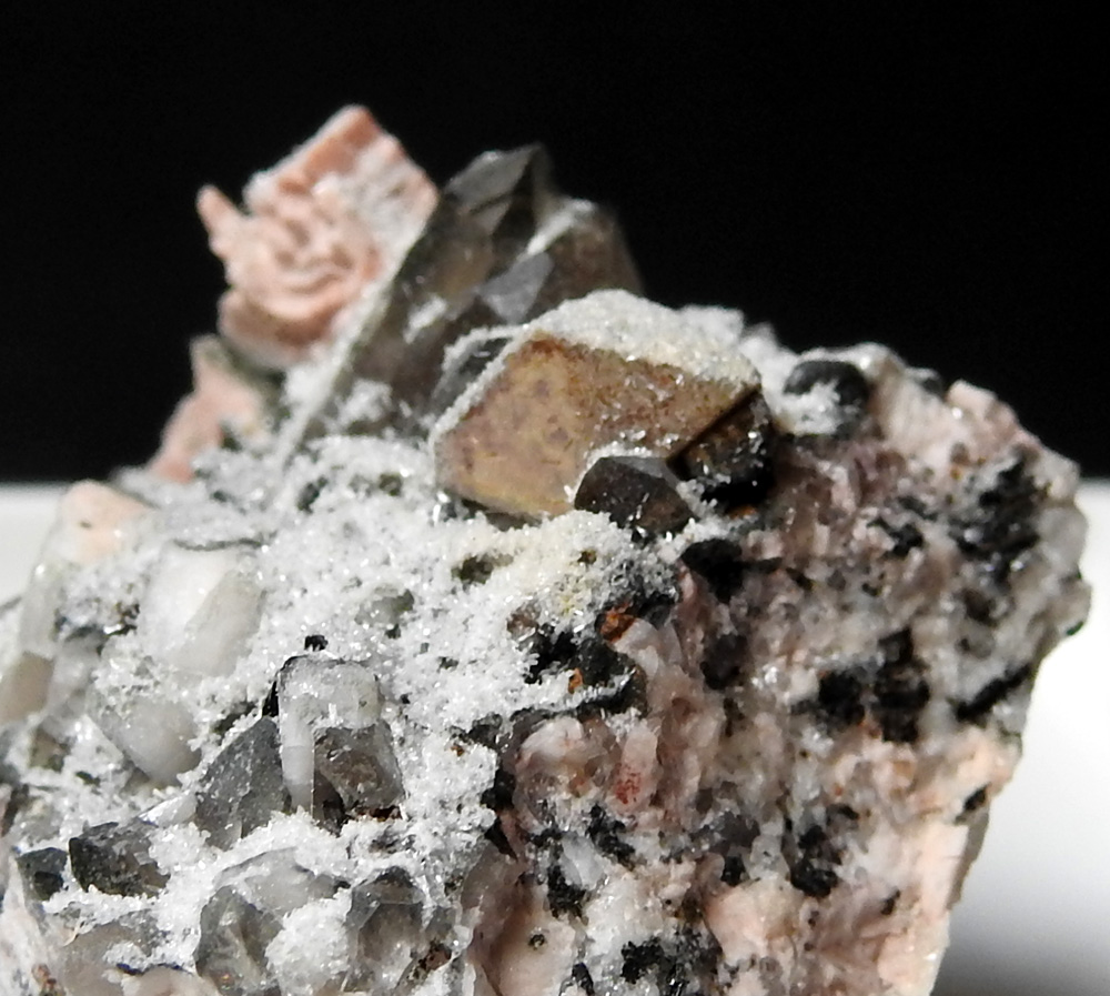 Gadolinite-(Y) Laumontite & Quartz