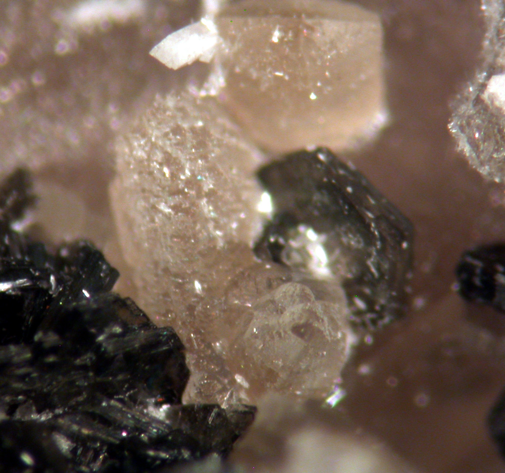 Hingganite-(Y) & Muscovite