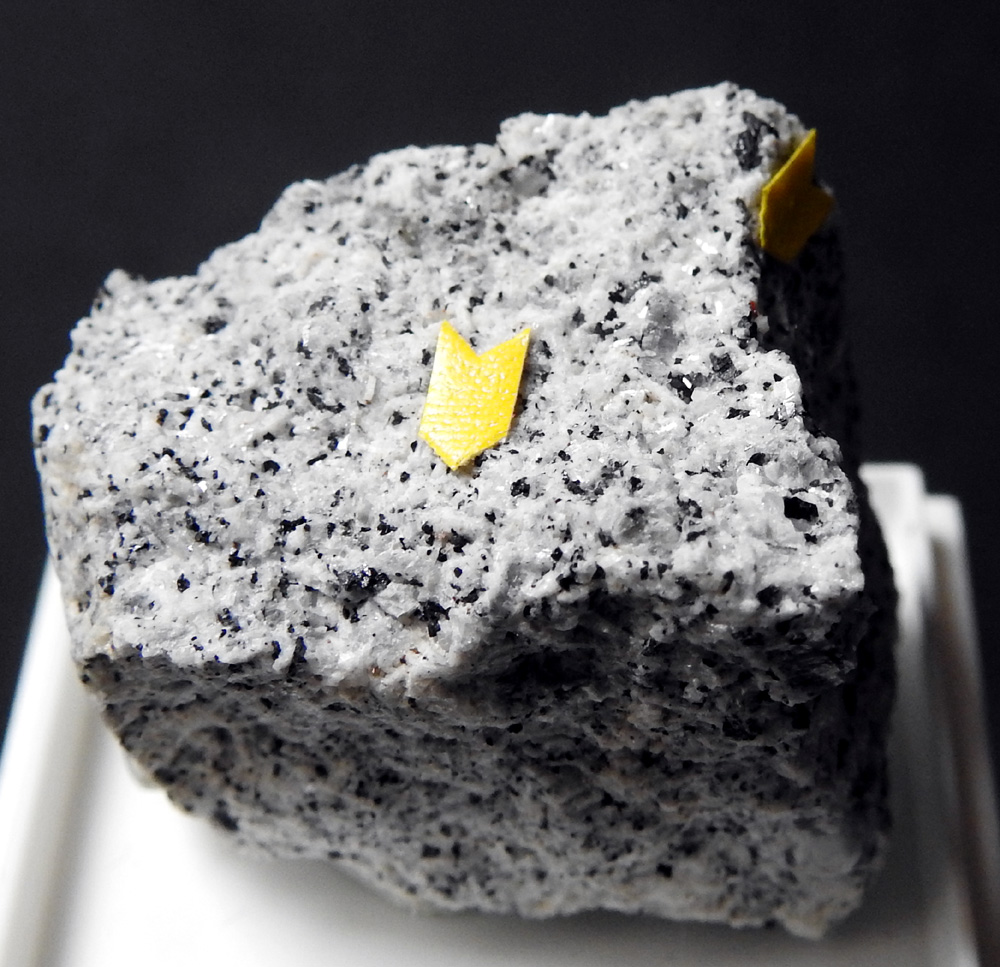 Vlasovite & Fluornatropyrochlore