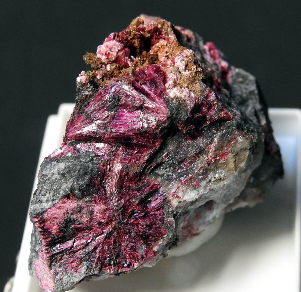 Erythrite
