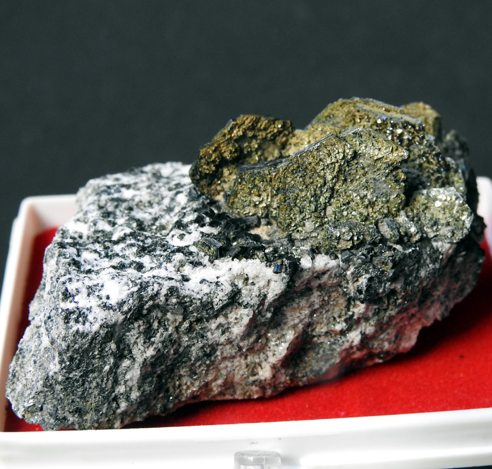 Clinochlore Anatase & Pennine