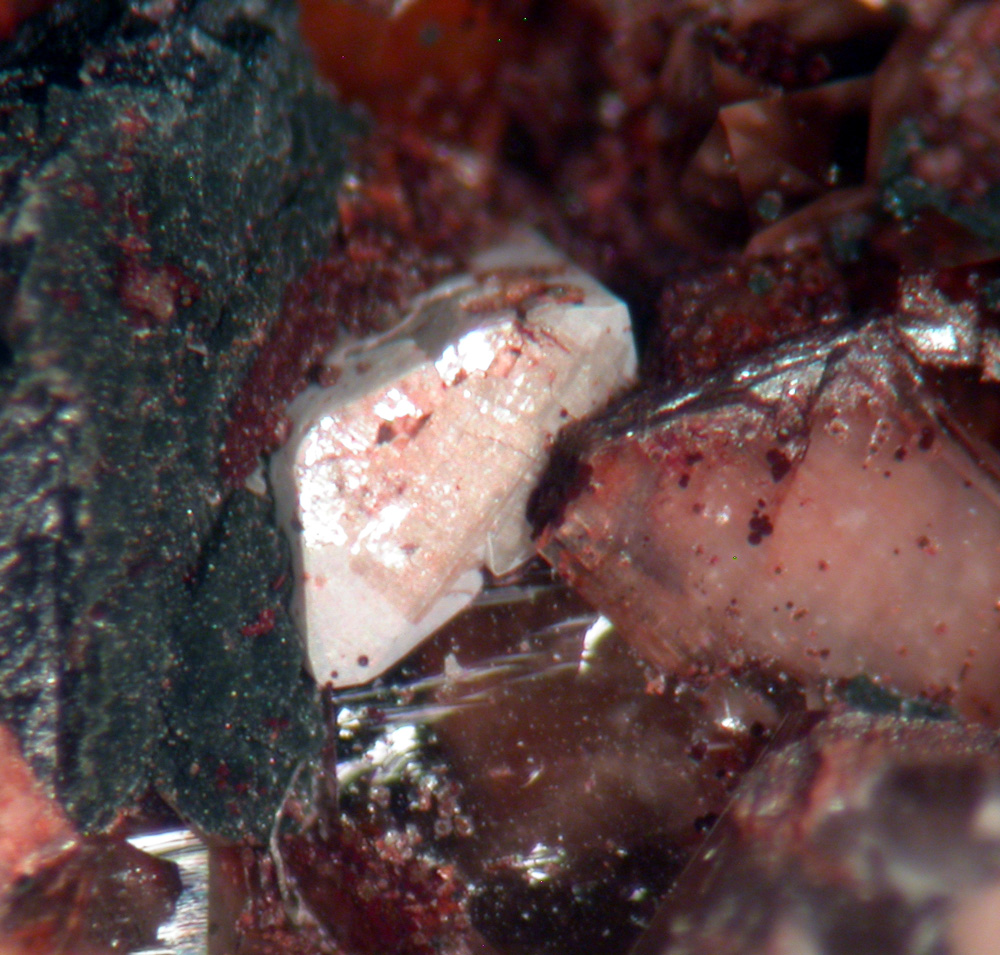 Hingganite-(Y) & Chlorite