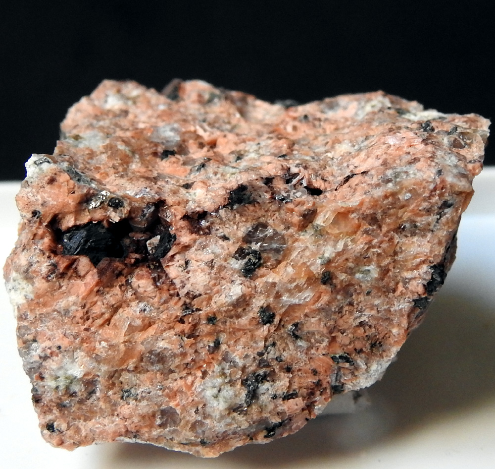 Hingganite-(Y) & Chlorite