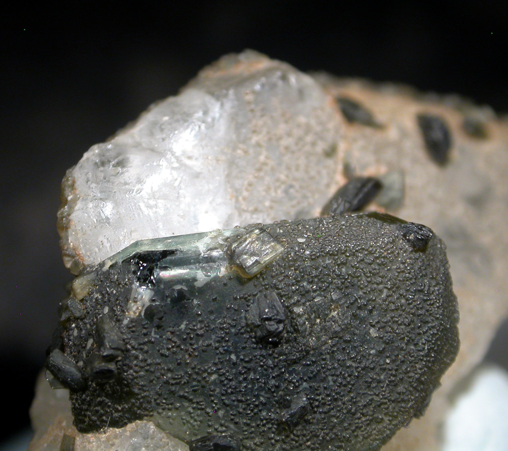 Beryllonite Zanazziite & Apatite