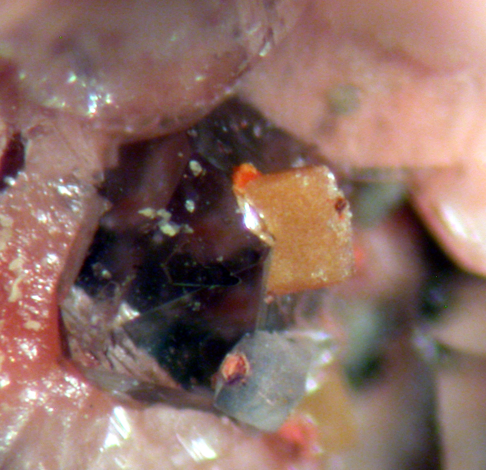 Aeschynite-(Y) Quartz & Clinochlore