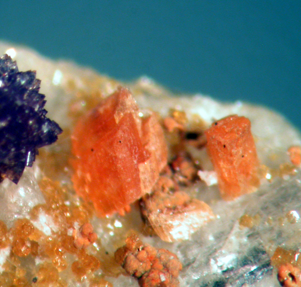 Laueite Cyrilovite & Leucophosphite