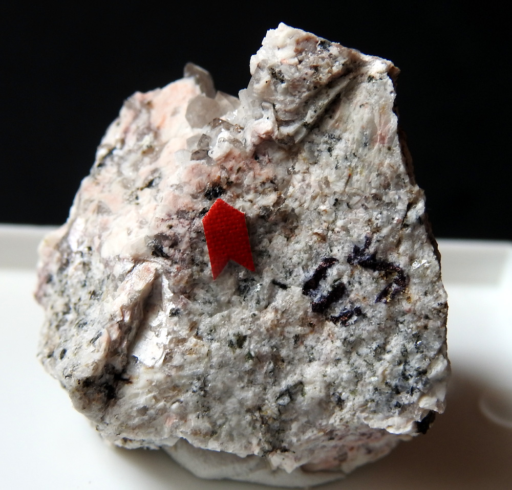 Aeschynite-(Y) & Quartz